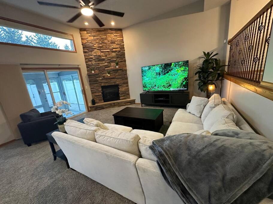 Inviting 3 Bed 2.5 Bath Townhome In Wadsworth Exterior photo