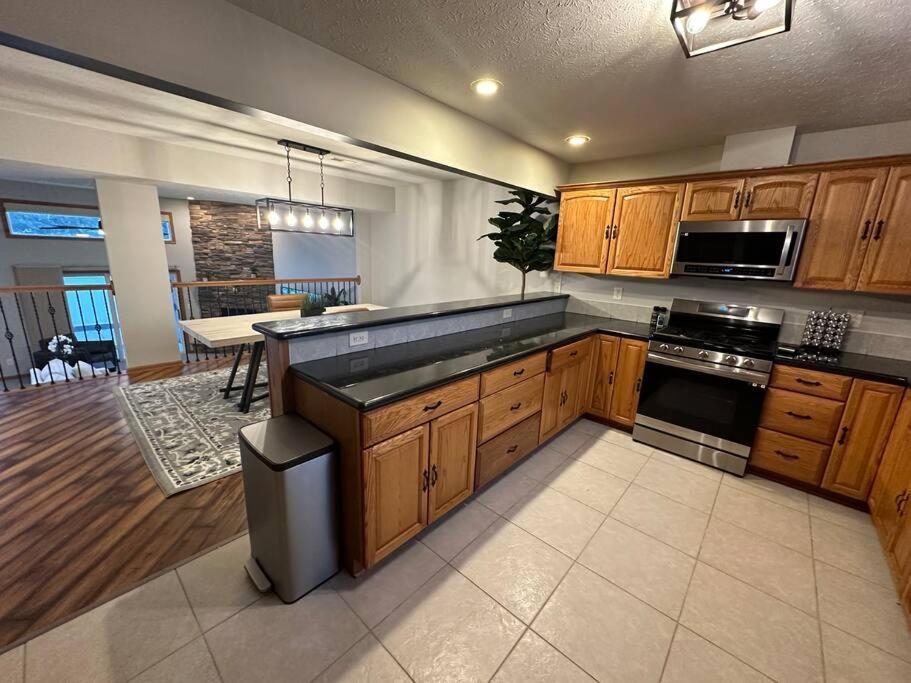 Inviting 3 Bed 2.5 Bath Townhome In Wadsworth Exterior photo