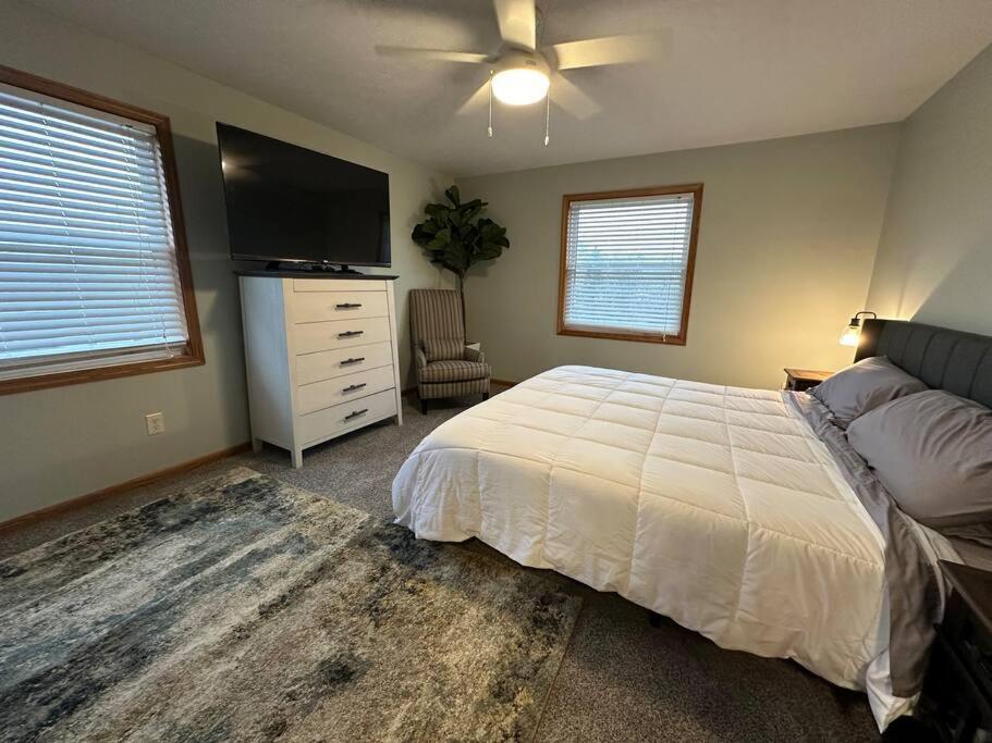 Inviting 3 Bed 2.5 Bath Townhome In Wadsworth Exterior photo